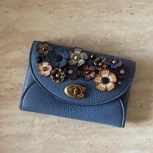 COACH Turnlock Card Case with Leather Tea Rose Embellishments